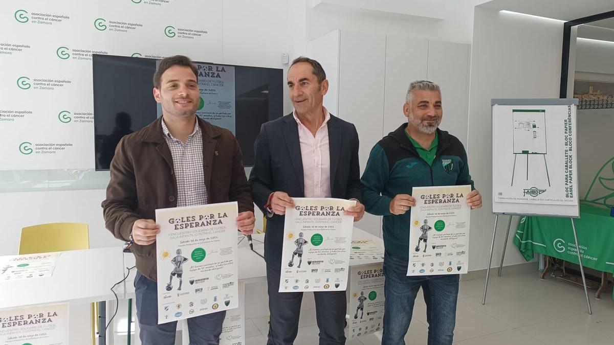 Imagen de la presentación de la iniciativa "Goles por la Esperanza" de UD Pinilla Duero y AECC.