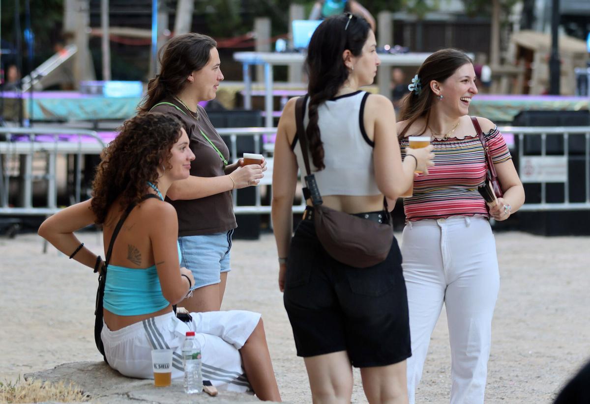 Manresa vibra a la festa de cloenda de l'Orgull LGTBIQ+ al pati del Casino Manresa vibra a la festa de cloenda de l'Orgull LGTBIQ+ al pati del Casino