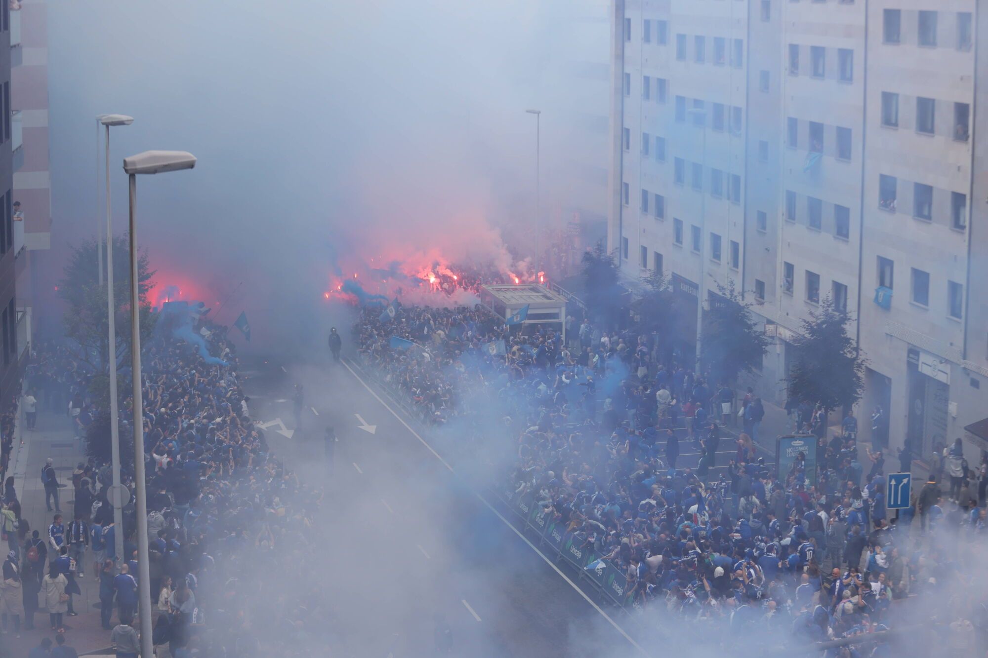 Así fue el recibimiento de la afición al Real Oviedo y toda la previa del último partido de la temporada