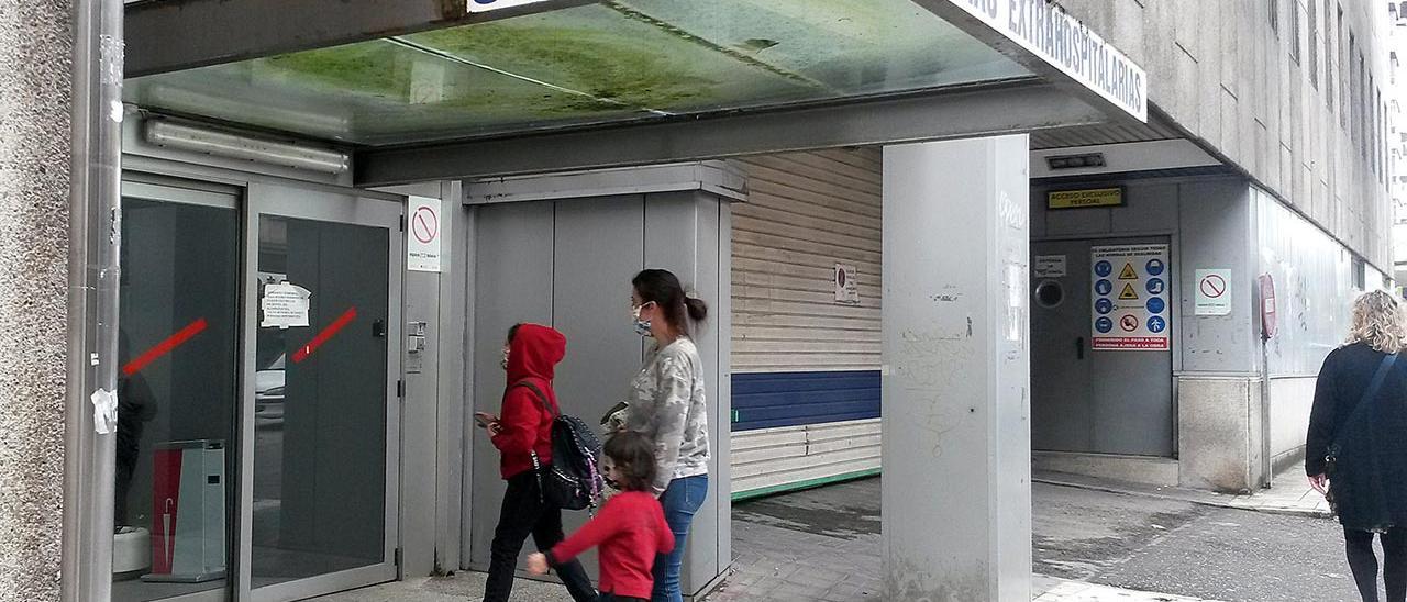 Puerta de acceso del PAC de Vigo en el antiguo Hospital Xeral