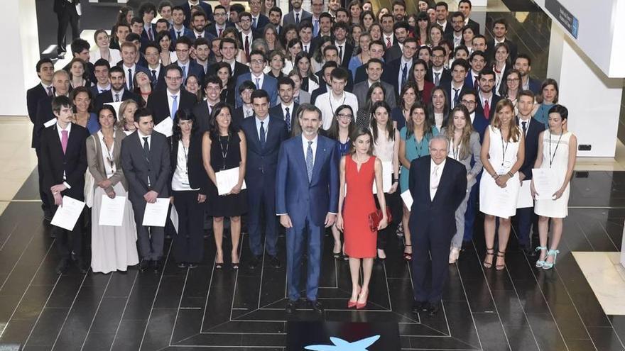 Los Reyes entregan las becas de &#039;La Caixa&#039;