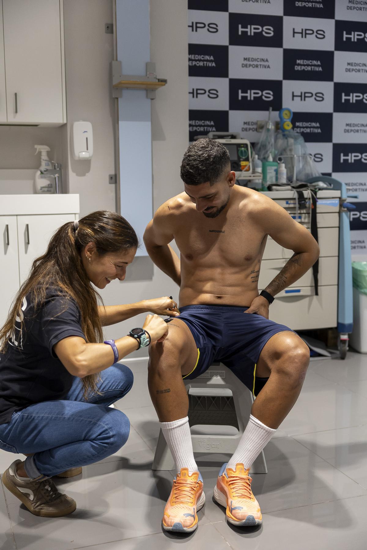 Reconocimiento médico de jugadores de la UD Las Palmas en el Hospital Perpetuo Socorro