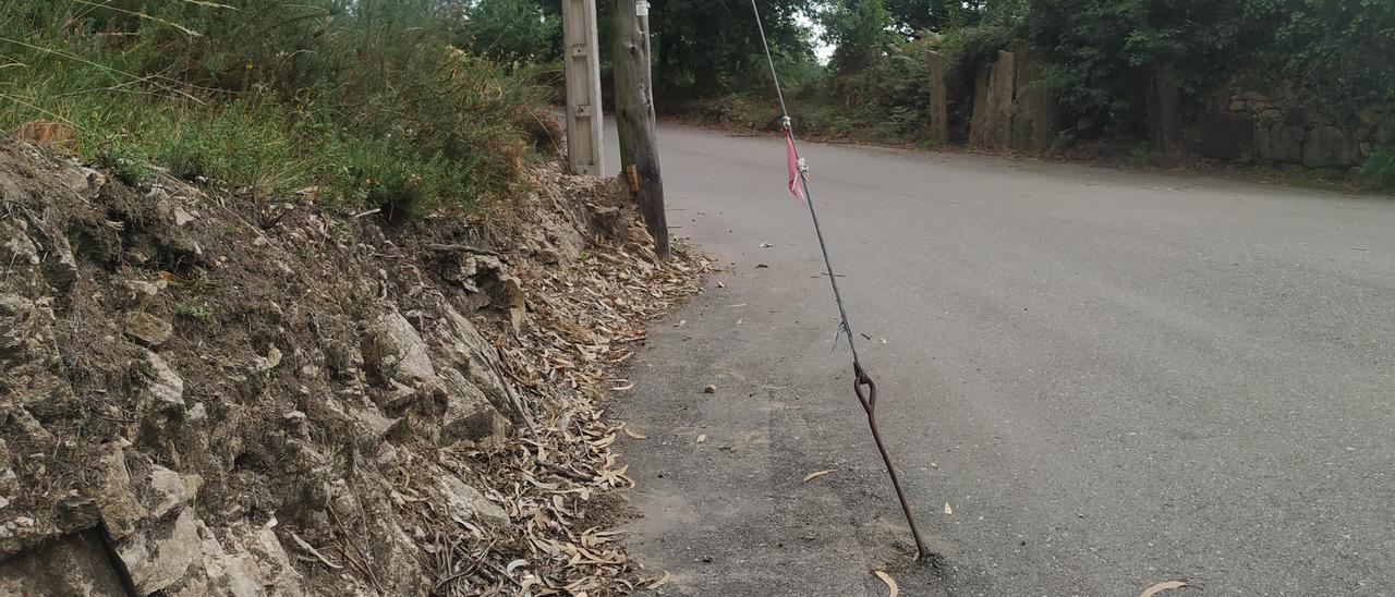 El cable de la controversia, en las proximidades de Pazo do Monte, en Padrenda