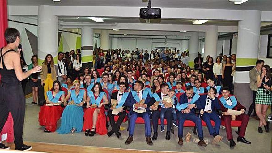 Acto de graduación celebrado en el Instituto Valverde de Lucerna, de Puebla.