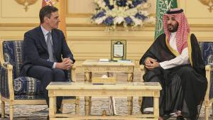 Sánchez es recibido por el príncipe heredero de Arabia Saudí, Mohamed Bin Salmán