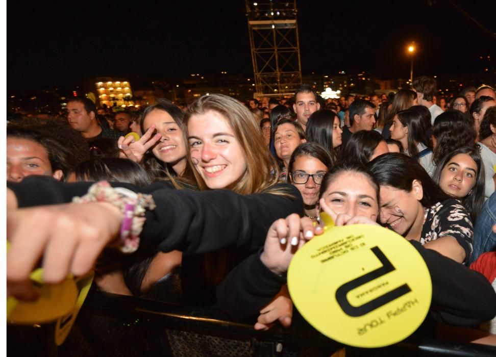 La Orquesta Panorama cita en Sanxenxo a miles de personas en una gala solidaria que contó con artistas como Gemeliers, Edurne, Luis Fonsi, Diego Martín y Guillermo Castro