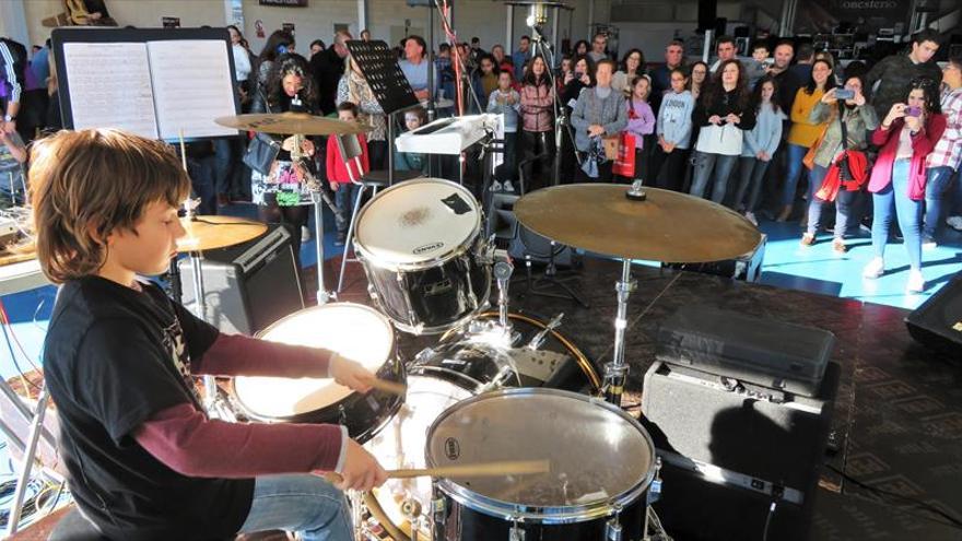 Un centenar de músicos comparten escenario en la II Jornada de la Música