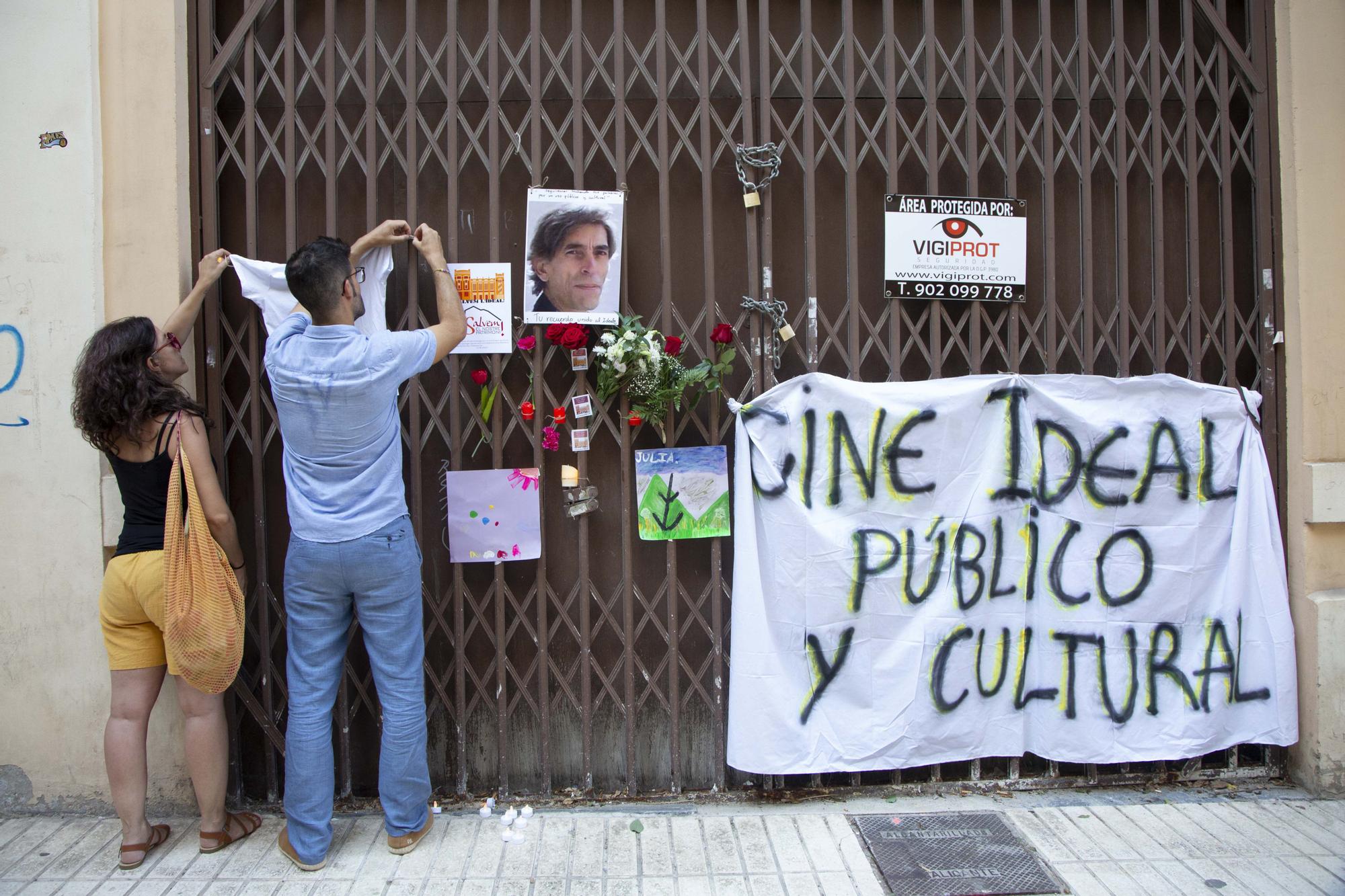 Duelo por el cine Ideal en el último adiós a Juan Antonio Sala