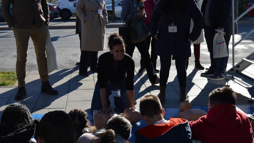 La enfermería reivindica su profesión con talleres y un tráiler en Castellón