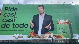 Luis Figo calienta el Clásico... con un cochinillo