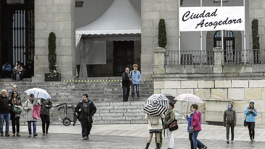 El Ayuntamiento de Cáceres denegó la pancarta de refugiados porque llevaba un logotipo