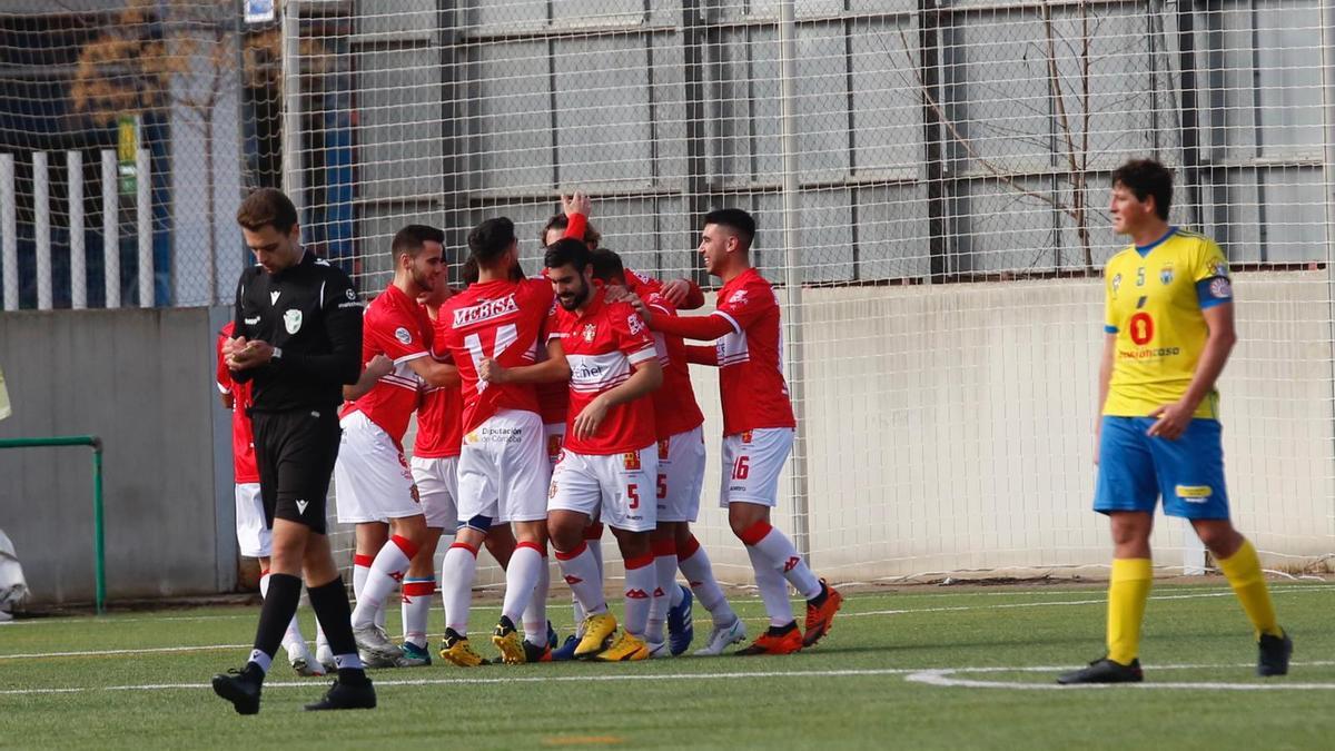 El Espeleño celebra un gol ante el Ciudad Jardín en un partido de la primera fase de la División de Honor Sénior.