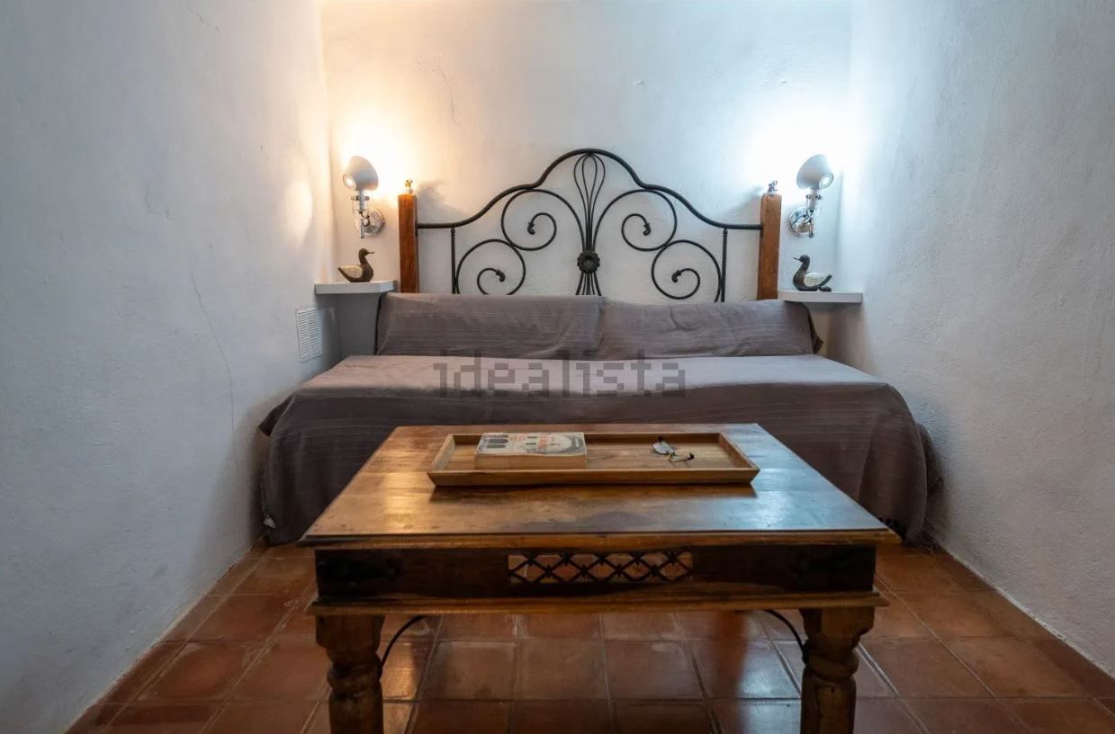 A la venta un edificio con dos apartamentos y negocio en Ibiza por 625.000 euros