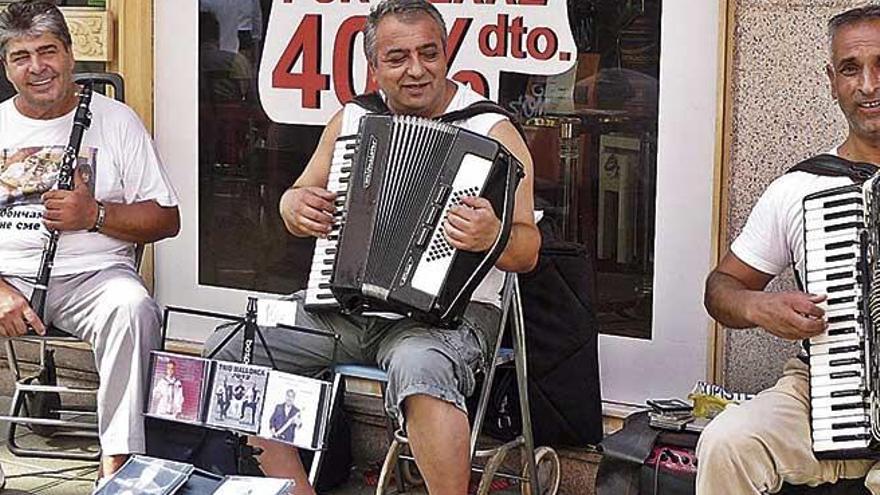 Los mÃºsicos solo pueden actuar en sa Feixina, el Parc de la Mar, el Born y la plaza de EspaÃ±a.