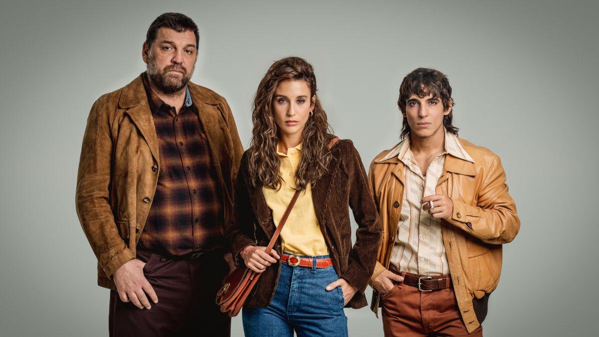 Hovik Keuchkerian, María Pedraza y Miguel Herrán, en 'Asalto al Banco Central'.