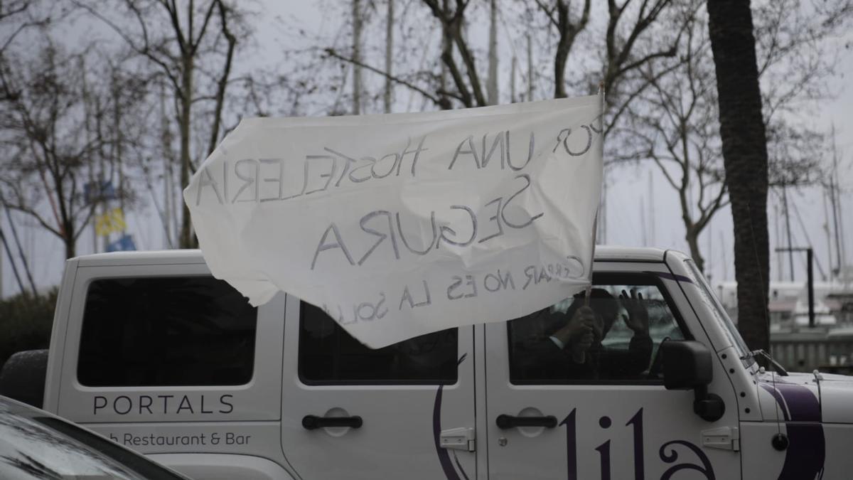 Protesta contra el cierre de la restauración en Mallorca
