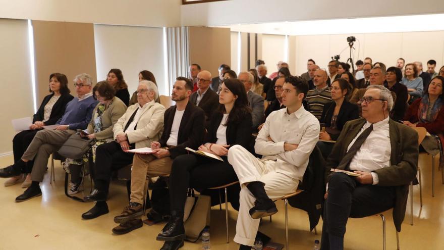Asistentes a la jornada celebrada ayer en el centro social La Carballeira. | FERNANDO RODRÍGUEZ