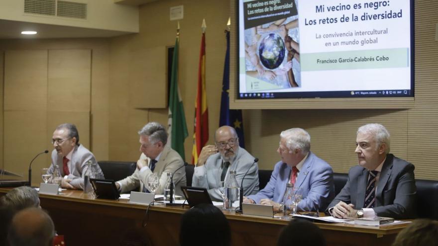 García-Calabrés presenta su libro en el Colegio de la Abogacía