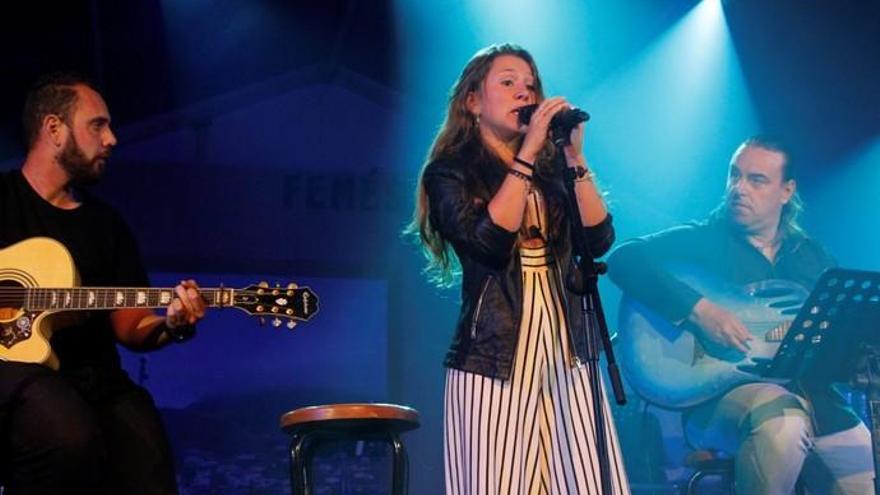 Los cantantes José Vélez y Alexia Caraballo emocionan en Femés