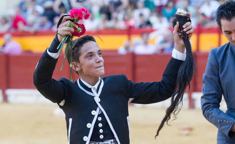 Fervor por los nuevos valores en la becerrada de la feria de San Juan