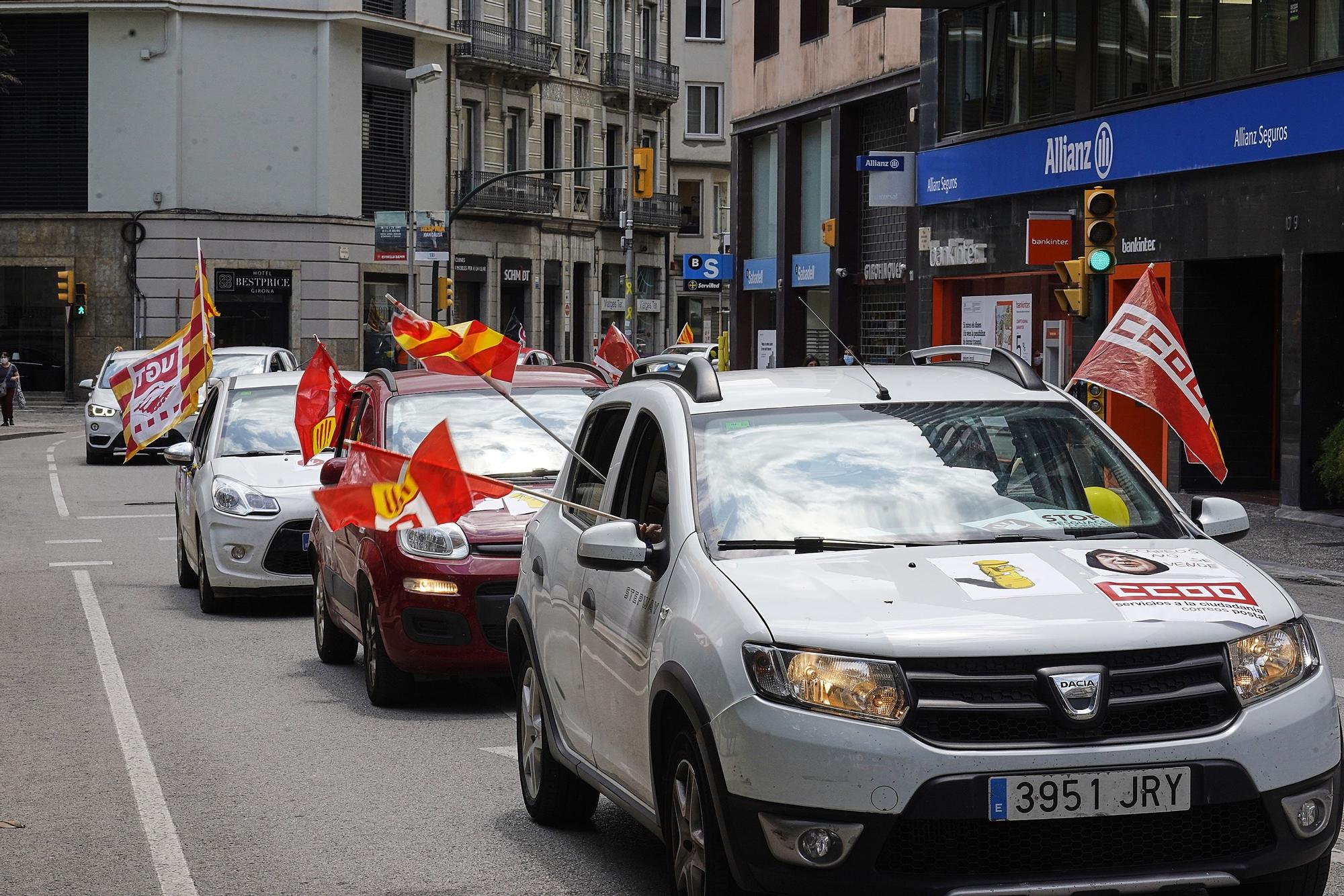 Marxa lenta de treballadors de Correus de Girona