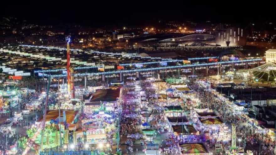 La guía definitiva para sobrevivir a la Feria de Málaga sin que te timen (y comer barato si sabes dónde ir)