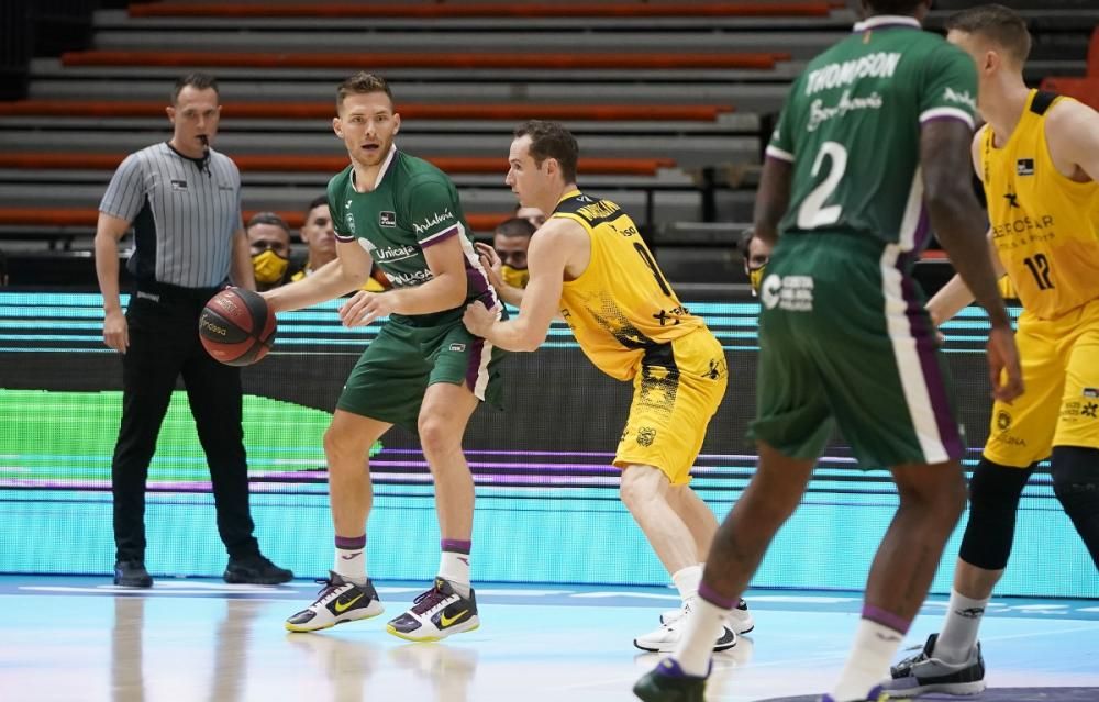 Partido entre el Iberostar y el Unicaja en la fase final de la Liga ACB.