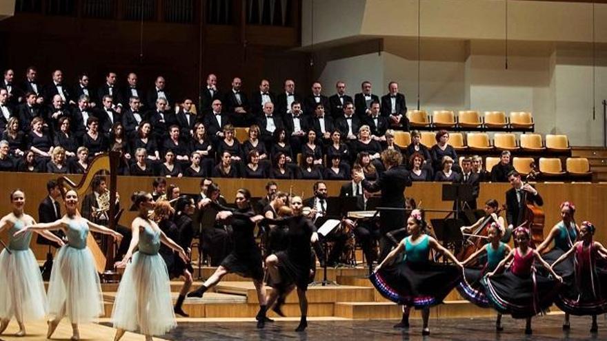 Más de 200 músicos, voces y bailarines interpretan en el Palau el Cascanueces de Chaikovski