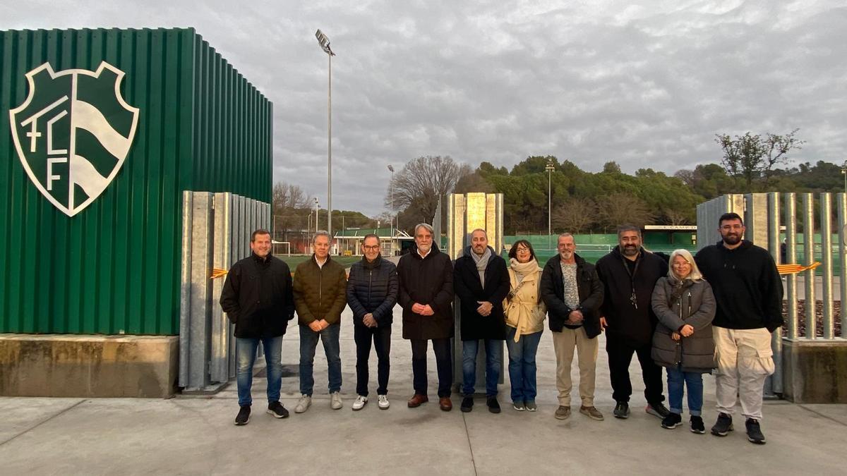 Autoritats en la inauguració del nou accés al camp de futbol