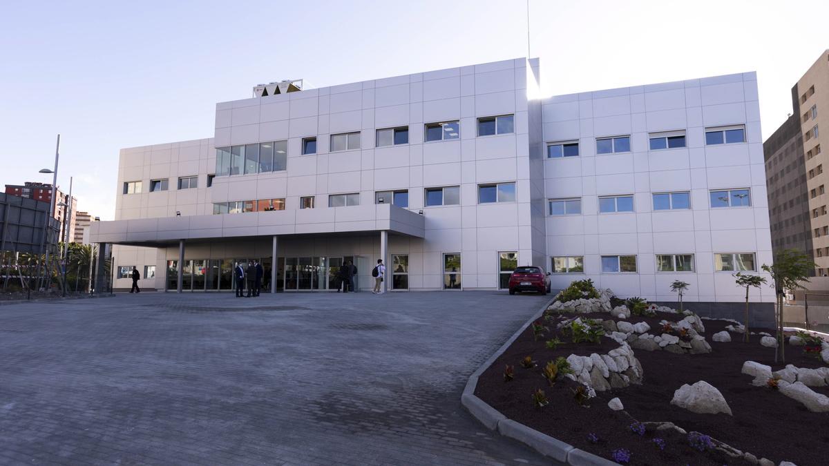 Fachada del nuevo hospital polivalente anexo a La Candelaria