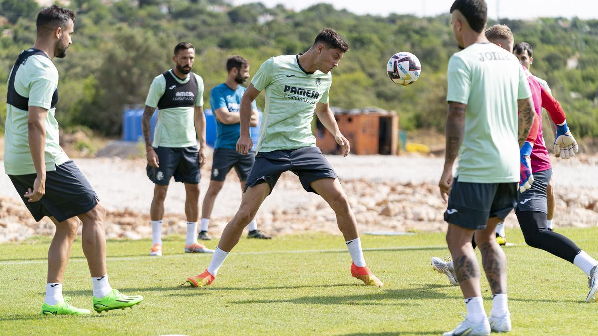 Jorge Cuenca durante un entrenamiento del Villarreal.