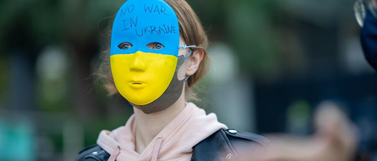 Protesta juvenil contra la guerra en Hong Kong el 25 de febrero.