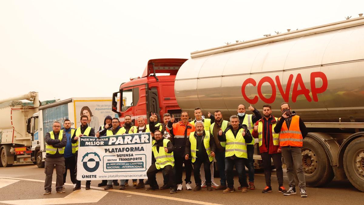 La Plataforma para la Defensa para el Transporte de Mercancías por Carretera se organiza en la carretera N432.