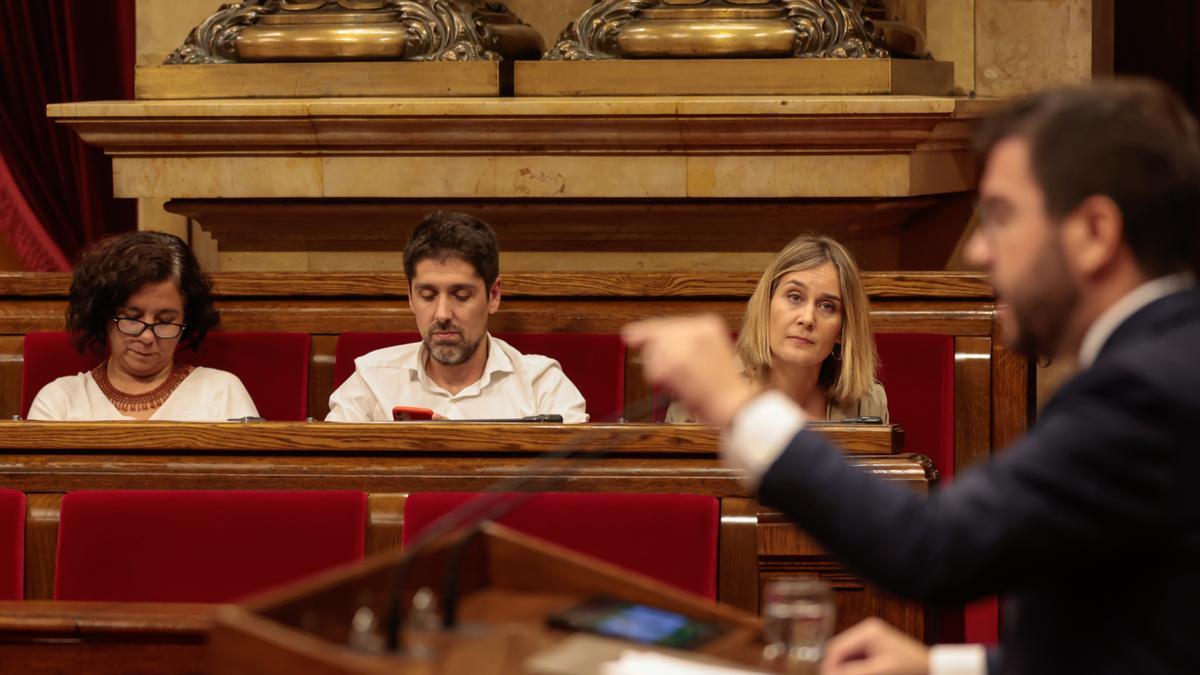 Los diputados de los 'comuns' Jéssica Albiach, David Cid y Susanna Segovia, en el Parlament