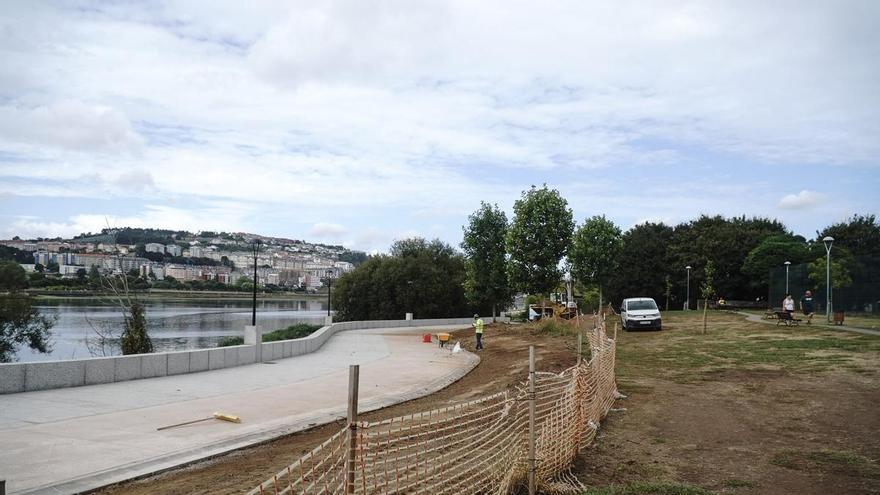 El paseo de la ría de O Burgo enfila los últimos detalles antes de su apertura