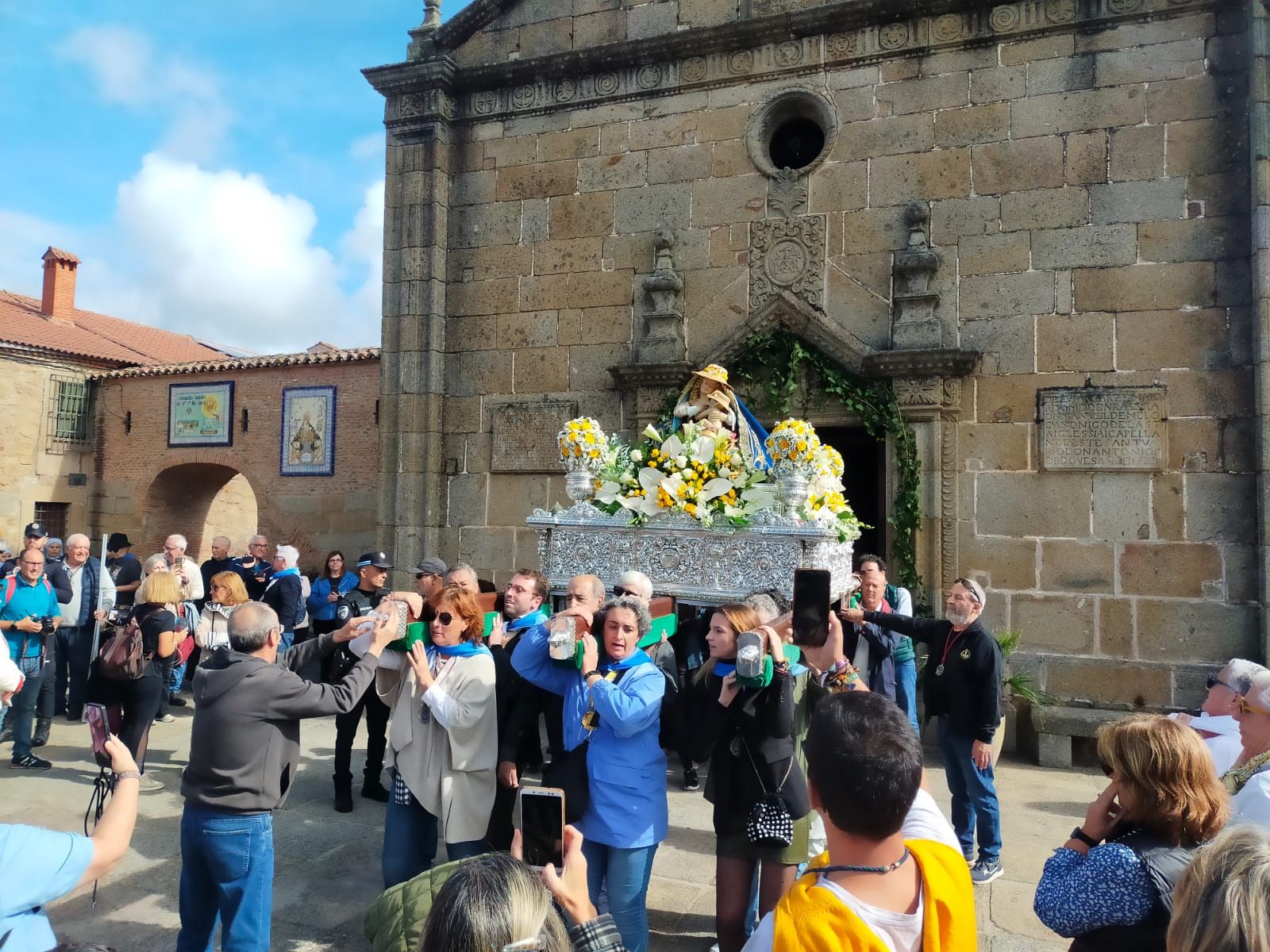 GALERÍA | La Virgen del Puerto de Plasencia inicia su histórica bajada hacia la catedral