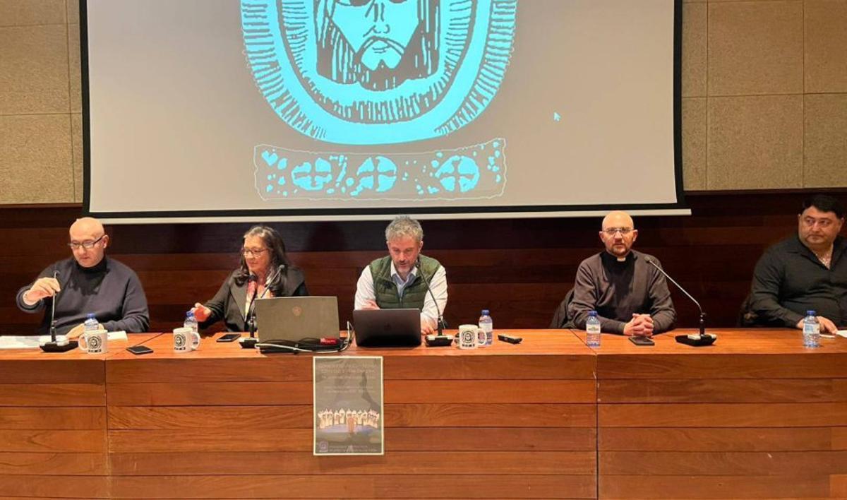 Directiva de Luz y Vida durante la asamblea.