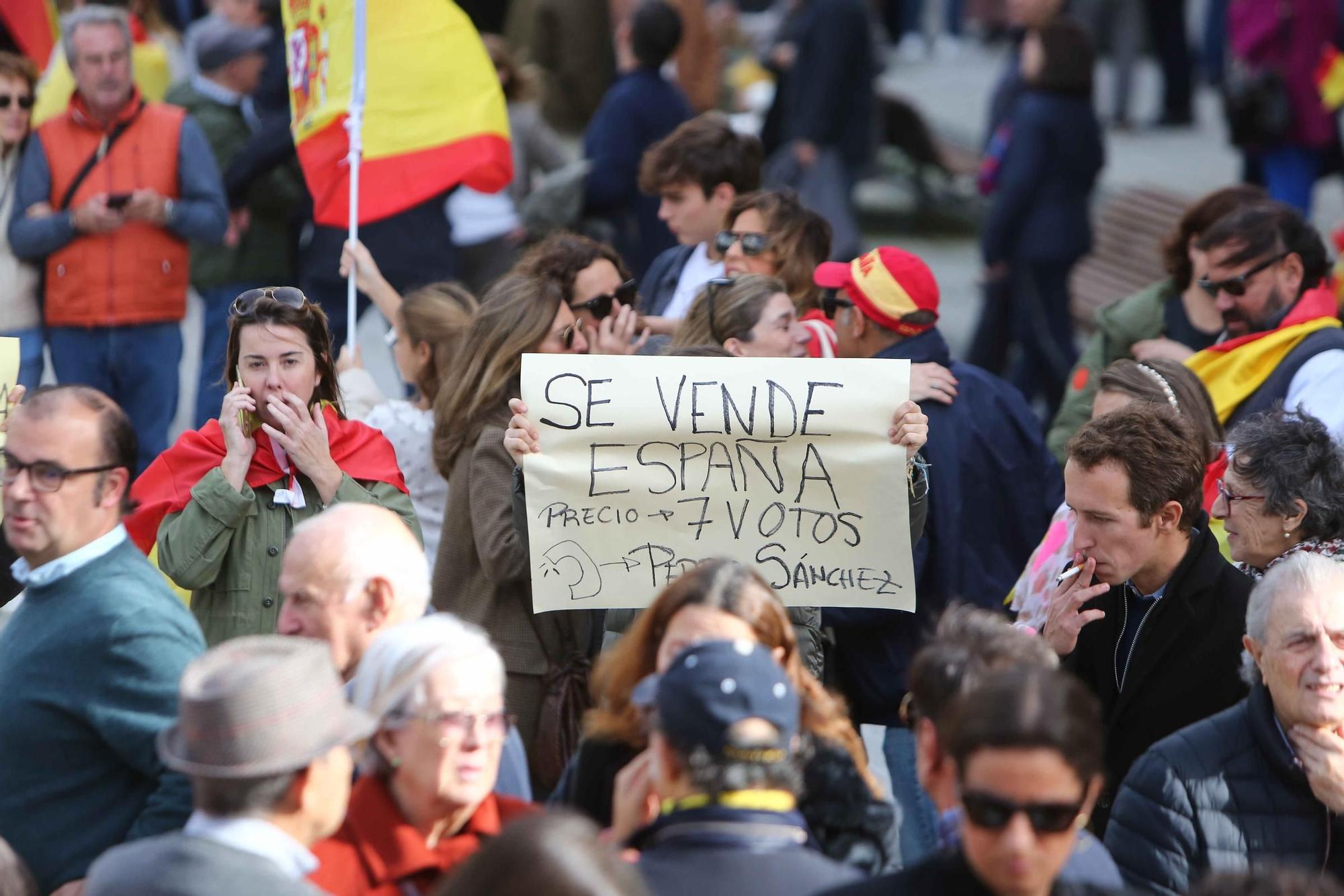 Miles de personas protestan en A Coruña contra la amnistía