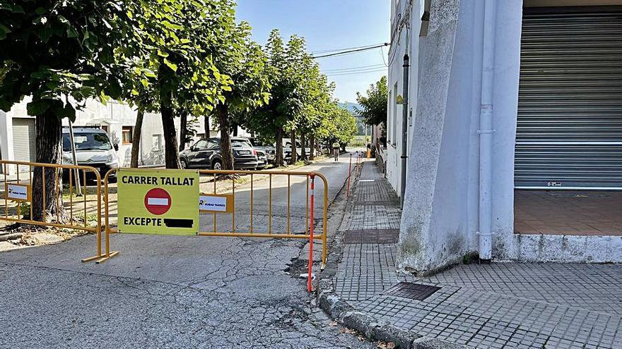 Tall de circulació al carrer Girona de les Planes d’Hostoles