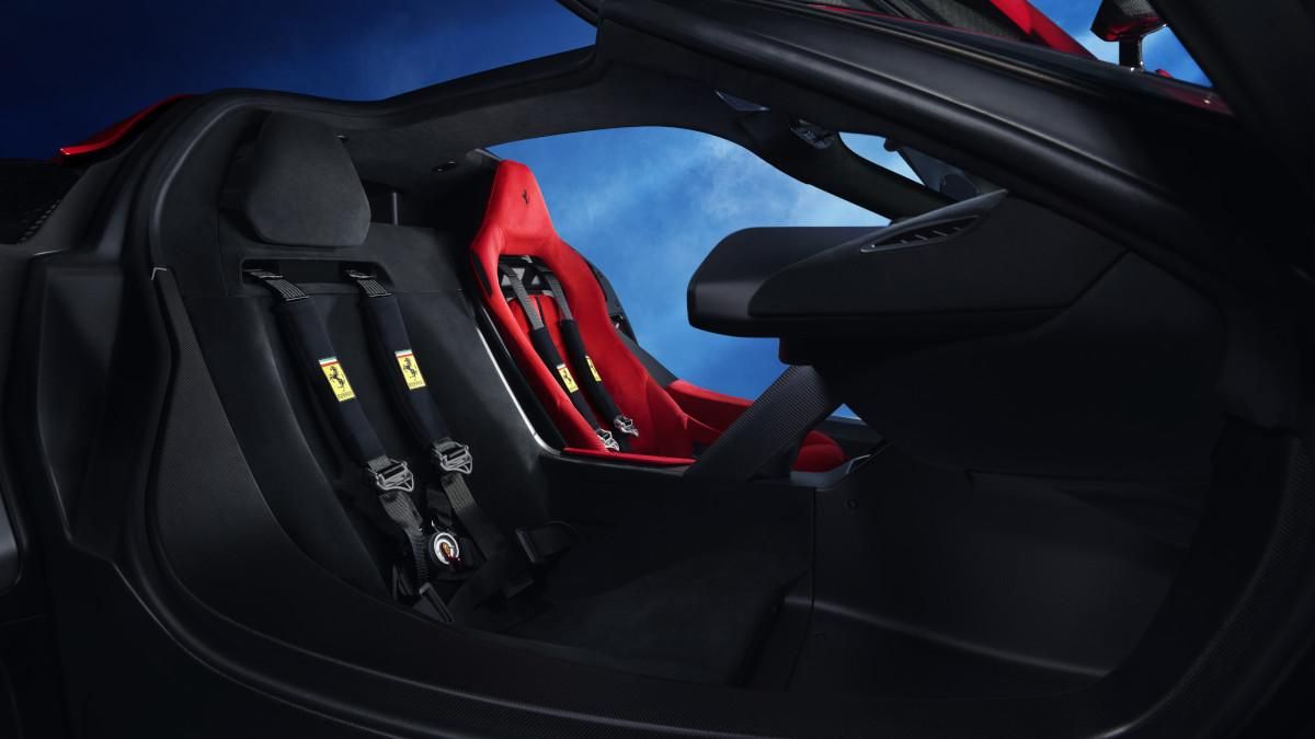 Ferrari_F80_galeria (17).jpg