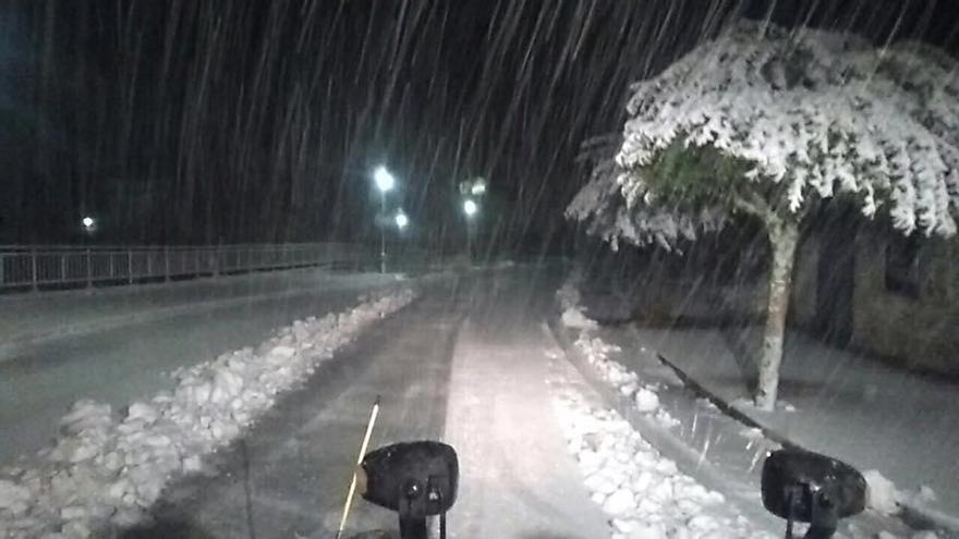 Piornal se encuentra aislada por el temporal de nieve y hay personas atrapadas en los accesos