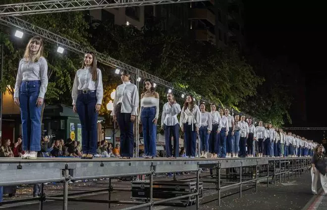 Las candidatas a Bellea del Foc brillan en los ensayos de la gala en la Rambla de Alicante