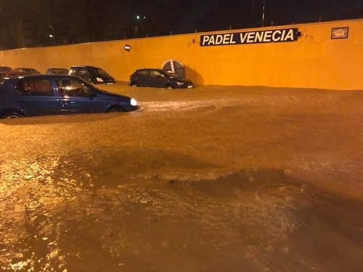 Consecuencias de la tromba de agua caída en Alzira esta pasada madrugada y esta mañana.