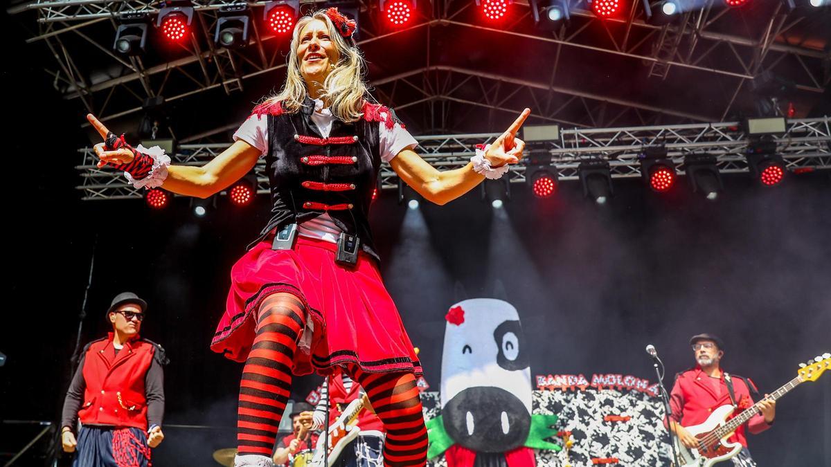 Uxía Lambona e Pakolas, protagonistas xunto con Broken Peach do I Festival dos Arrieiriños.