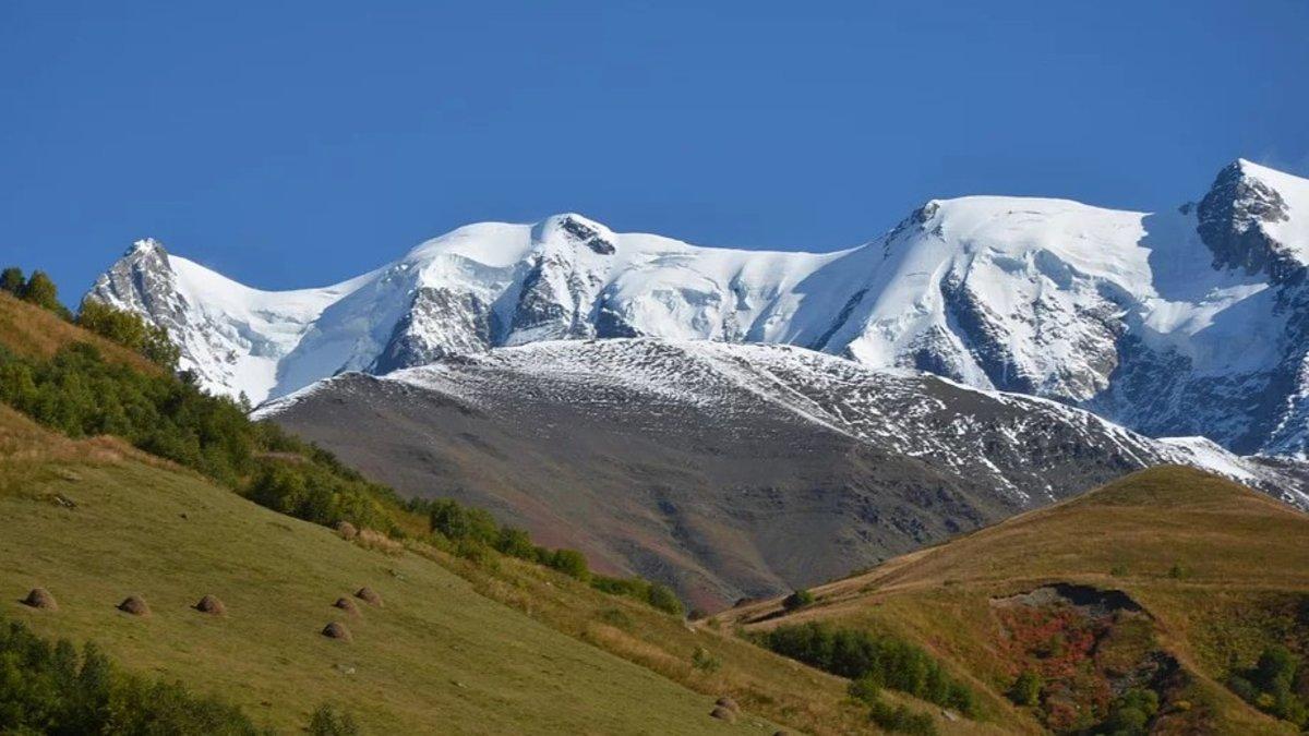 Paisaje montañoso de Georgia, donde el 4 de marzo han fallecido tres catalanes