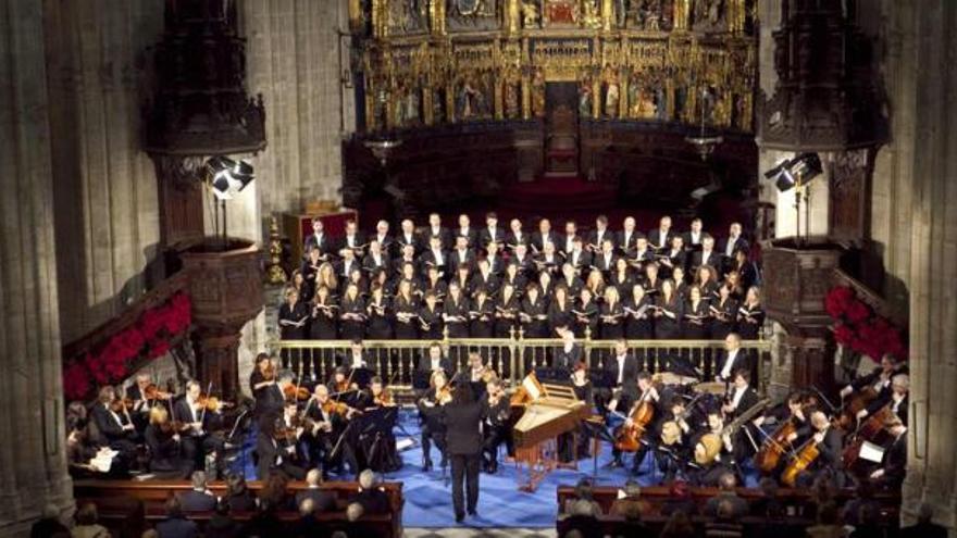 Un momento de la interpretación del oratorio &quot;El Mesías&quot;, de Haendel, en la Catedral, en la noche de ayer, con la OSPA y el Coro de la Fundación.