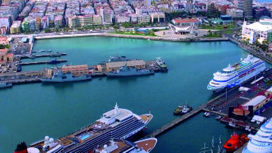 Los puertos de Las Palmas se lucen en la mayor feria mundial de cruceros