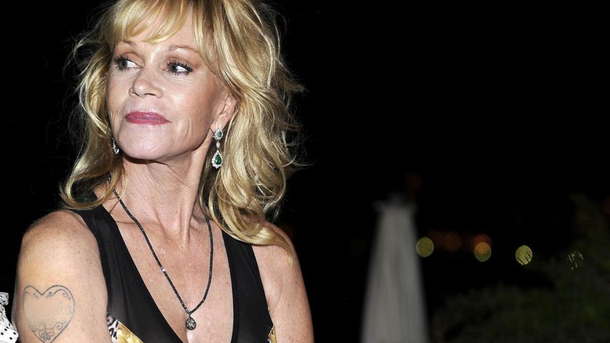 Melanie Griffith tardó varios años en eliminar completamente su tatuaje.