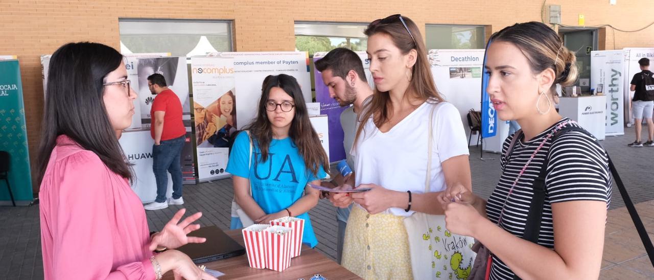 Alumnos participan en una de las actividades del Maratón