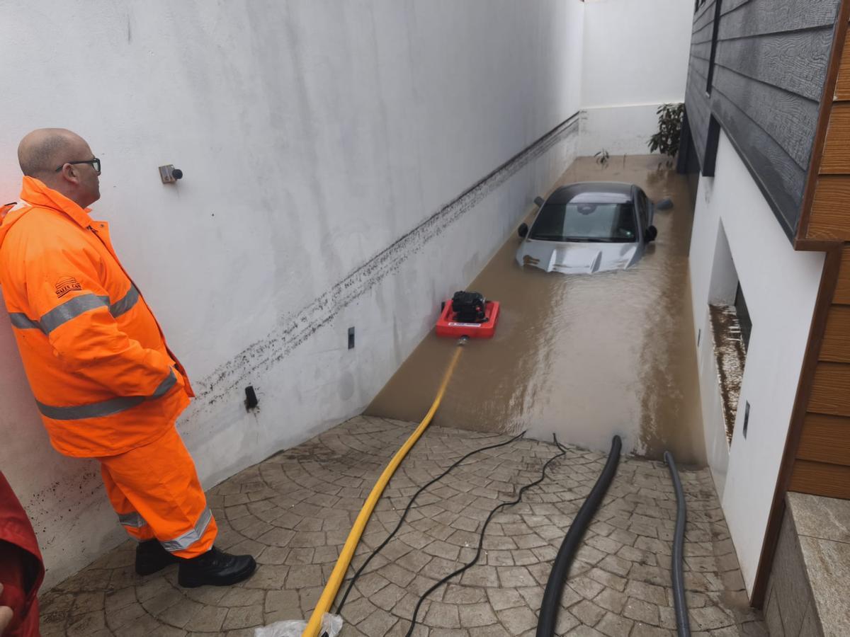 Coche bajo el agua en Bañaderos (Arucas).